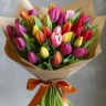 Букет 27 разноцветных тюльпанов